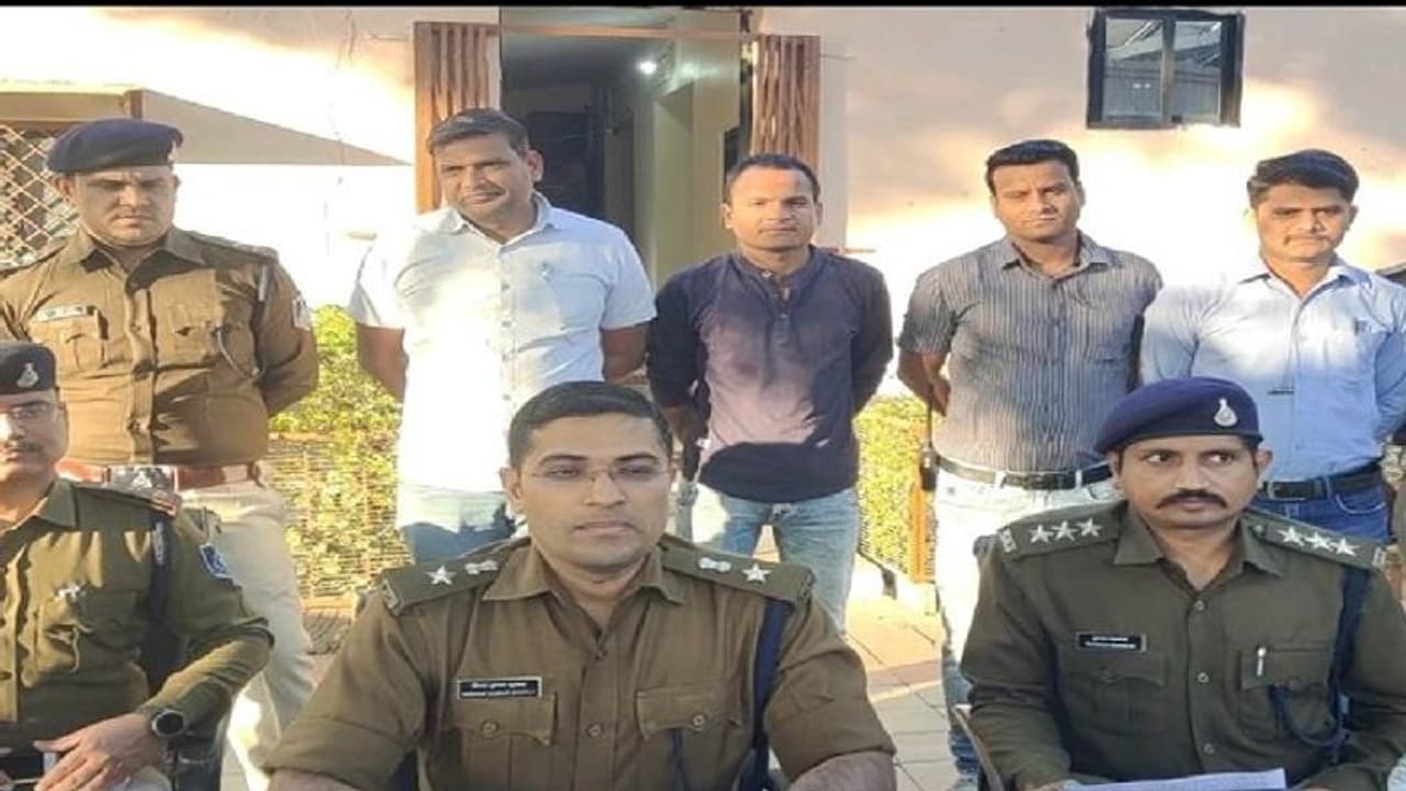 शॉकिंग क्राइम: बेटे ने बीमा का क्लेम लेने के लिए कर दी पिता की हत्या, बनाया था खतरनाक प्लान पुलिस भी हैरान शॉकिंग क्राइम: बेटे ने बीमा का क्लेम लेने के लिए कर दी पिता की हत्या, बनाया था खतरनाक प्लान पुलिस भी हैरान