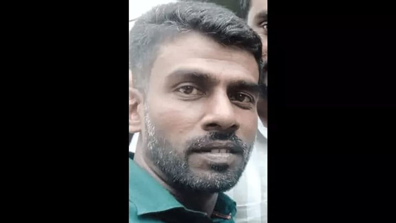 ബാലുശ്ശേരി ബസ് സ്റ്റാന്ഡില് ഓട്ടോ ഡ്രൈവര് ദുരൂഹ സാഹചര്യത്തില് മരിച്ച നിലയിൽ ബാലുശ്ശേരി ബസ് സ്റ്റാന്ഡില് ഓട്ടോ ഡ്രൈവര് ദുരൂഹ സാഹചര്യത്തില് മരിച്ച നിലയിൽ