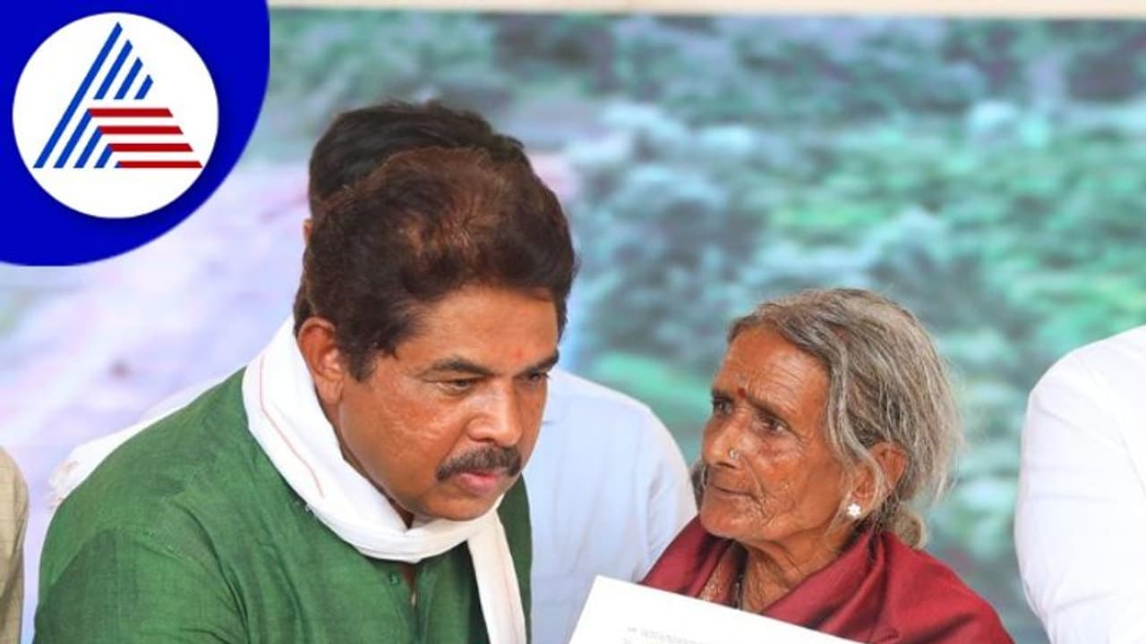 Grama Vastavya: ಗಿರಿಜನ ಹಾಡಿ ನಿವಾಸಿಗಳ ಕಷ್ಟ ಸುಖ ಆಲಿಸಿದ ಸಚಿವ ಆರ್.ಅಶೋಕ್