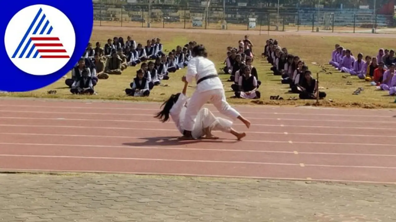 Udupi:ಸಶಕ್ತ ಸಮಾಜಕ್ಕೆ ಸಶಕ್ತ ನಾರಿ, ನೂರಾರು ವಿದ್ಯಾರ್ಥಿನಿಯರಿಂದ ಸಾಮೂಹಿಕ ಸಾಹಸ ಪ್ರದರ್ಶನ