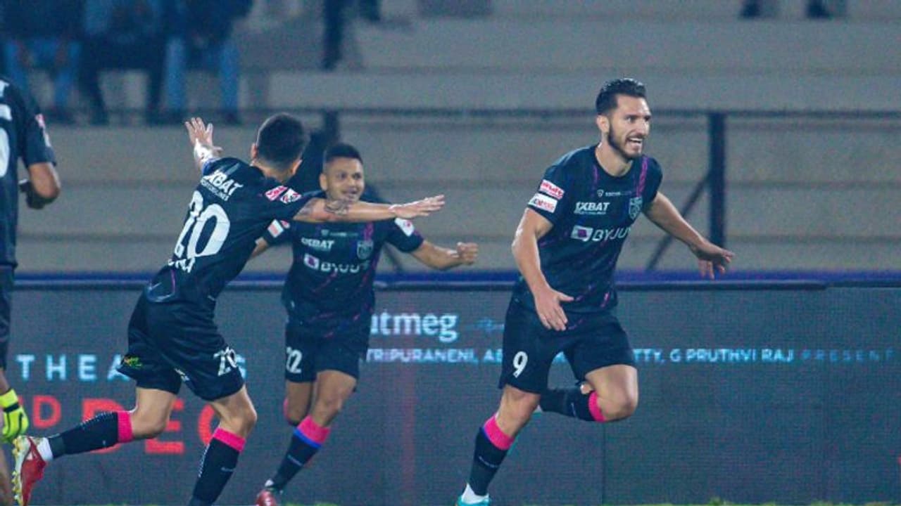 ദിമിത്രിയോസിന്‍റെ ഗോള്‍; ഹൈദരാബാദിനെ ആദ്യപകുതിയില്‍ അടിച്ചൊതുക്കി കേരള ബ്ലാസ്റ്റേഴ്‌സ്
