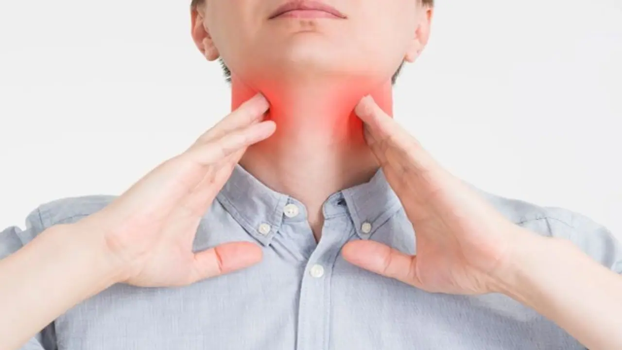 गले में खराश भी है जानलेवा बीमारी के संकेत, वक्त रहते लिम्फोमा के पहचाने लक्षण गले में खराश भी है जानलेवा बीमारी के संकेत, वक्त रहते लिम्फोमा के पहचाने लक्षण