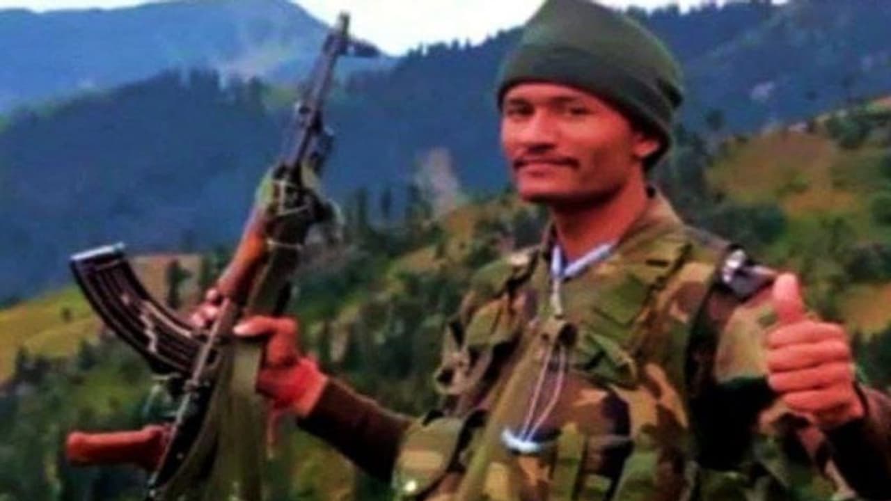 राजस्थान का लाल शहीद: दो साथियों के साथ कर रहा था ड्यूटी, तीनों पर आ गिरी चट्टान और थम गईं सांसे राजस्थान का लाल शहीद: दो साथियों के साथ कर रहा था ड्यूटी, तीनों पर आ गिरी चट्टान और थम गईं सांसे