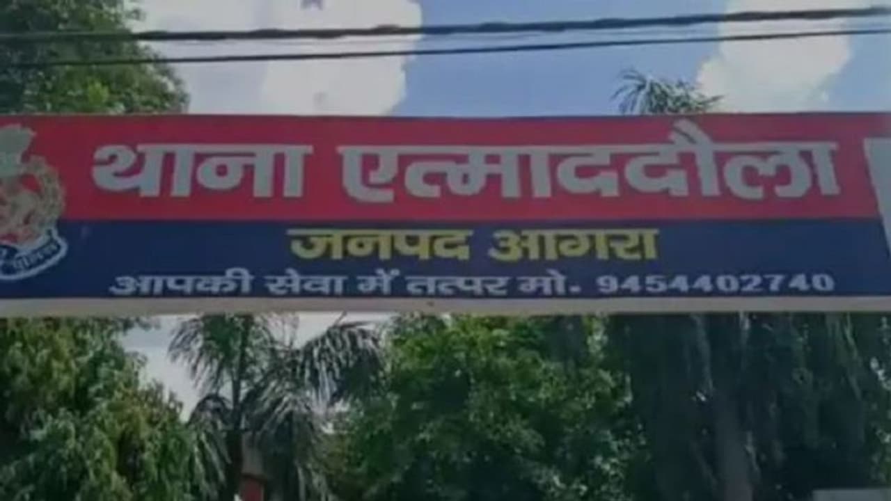 युवती ने मां समेत भाई बहन पर गलत काम करने का लगाया आरोप, पुलिस ने लड़की को लेकर बताया हैरान करने वाला सच युवती ने मां समेत भाई बहन पर गलत काम करने का लगाया आरोप, पुलिस ने लड़की को लेकर बताया हैरान करने वाला सच