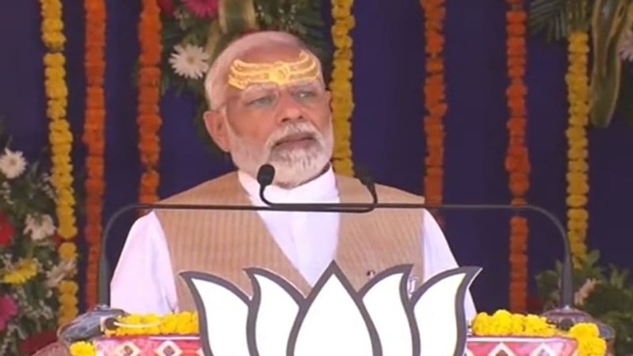 सोमनाथ मंदिर में पूजा के बाद PM ने शुरू किया प्रचार, बोले गुजरात को प्रगति की नई ऊंचाई पर ले जाना है सोमनाथ मंदिर में पूजा के बाद PM ने शुरू किया प्रचार, बोले गुजरात को प्रगति की नई ऊंचाई पर ले जाना है
