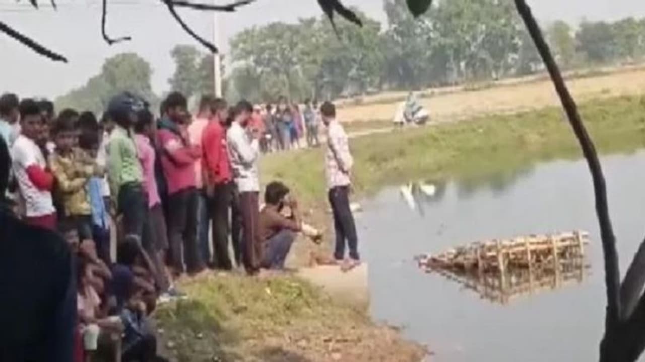 देवरिया: पति से तकरार के बाद 5 साल की बेटी को घर से लेकर निकल गई मां, तालाब में उतराता शव देख परिजन रह गए दंग