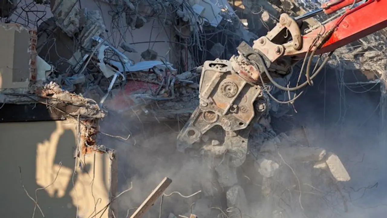 KDMC demolishes 'illegal' Uddhav Thackeray led Shiv Sena office in Kalyan