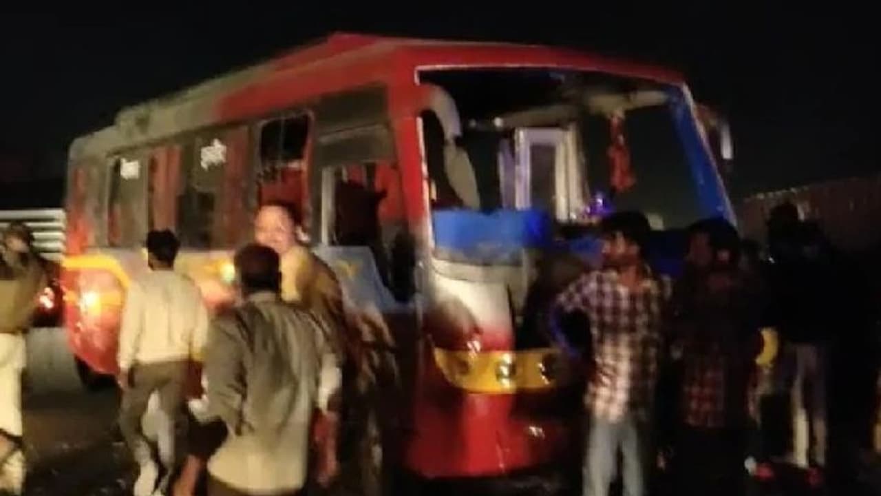  मध्य प्रदेश में दर्दनाक एक्सीडेंट: तीन लोगों मौके पर मौत तो कई घायल, किसी के सिर फूटा तो किसी के हाथ पैर