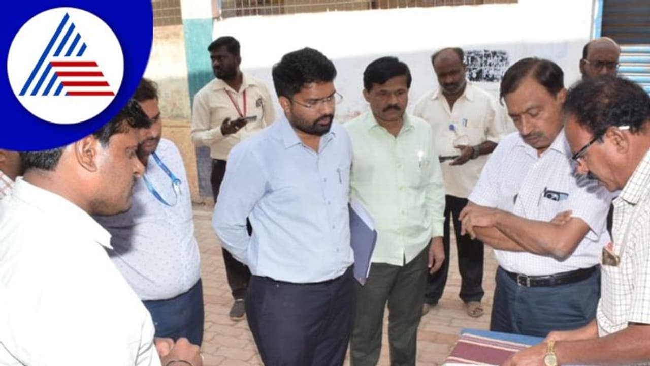 ರಾಜ್ಯ SVEEP ನೋಡಲ್ ಅಧಿಕಾರಿ ಧಾರವಾಡ ಭೇಟಿ; ಮತದಾರಪಟ್ಟಿ ಪರಿಷ್ಕರಣೆ ಕಾರ್ಯ ಪರಿಶೀಲನೆ. 