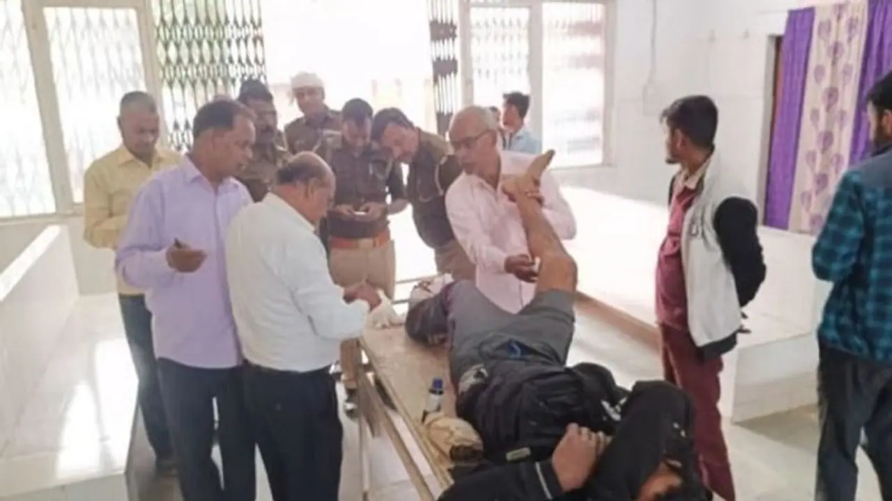 आजमगढ़: युवती की निर्मम हत्या करने वाला हत्यारा गिरफ्तार, कई हिस्सों में शव को देख लोग हुए थे हैरान आजमगढ़: युवती की निर्मम हत्या करने वाला हत्यारा गिरफ्तार, कई हिस्सों में शव को देख लोग हुए थे हैरान