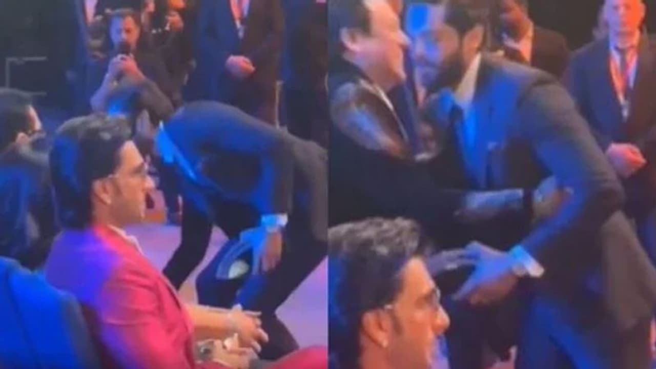 पाकिस्तान के पॉपुलर एक्टर ने छुए गोविंदा के पैर, बोला उम्मीद है इंडिया पाक दोबारा एक होंगे