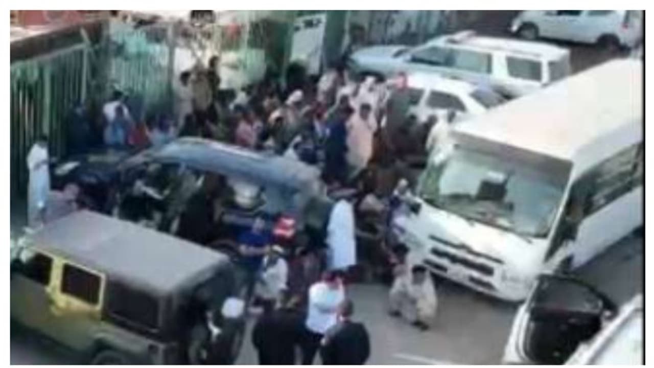 പരിശോധനകള് ശക്തമായി തുടരുന്നു; 10 മാസത്തിനിടെ അറസ്റ്റിലായത് 2,883 പ്രവാസികള് പരിശോധനകള് ശക്തമായി തുടരുന്നു; 10 മാസത്തിനിടെ അറസ്റ്റിലായത് 2,883 പ്രവാസികള്