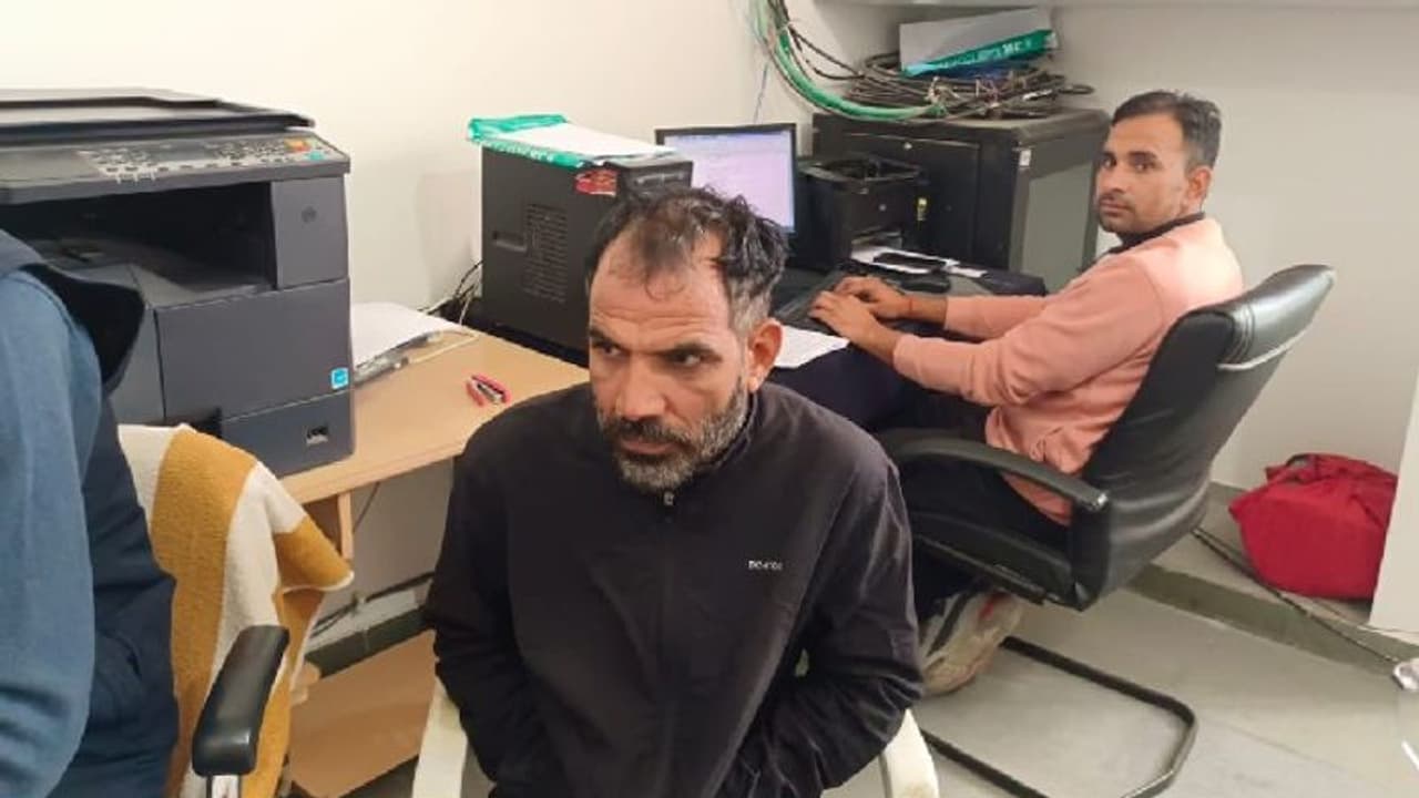 राजस्थान पुलिस का शर्मनाक कारनामा: एक केस में कर दिया तगड़ा खेल, केस खोला तो हैरान रह गए अफसर राजस्थान पुलिस का शर्मनाक कारनामा: एक केस में कर दिया तगड़ा खेल, केस खोला तो हैरान रह गए अफसर