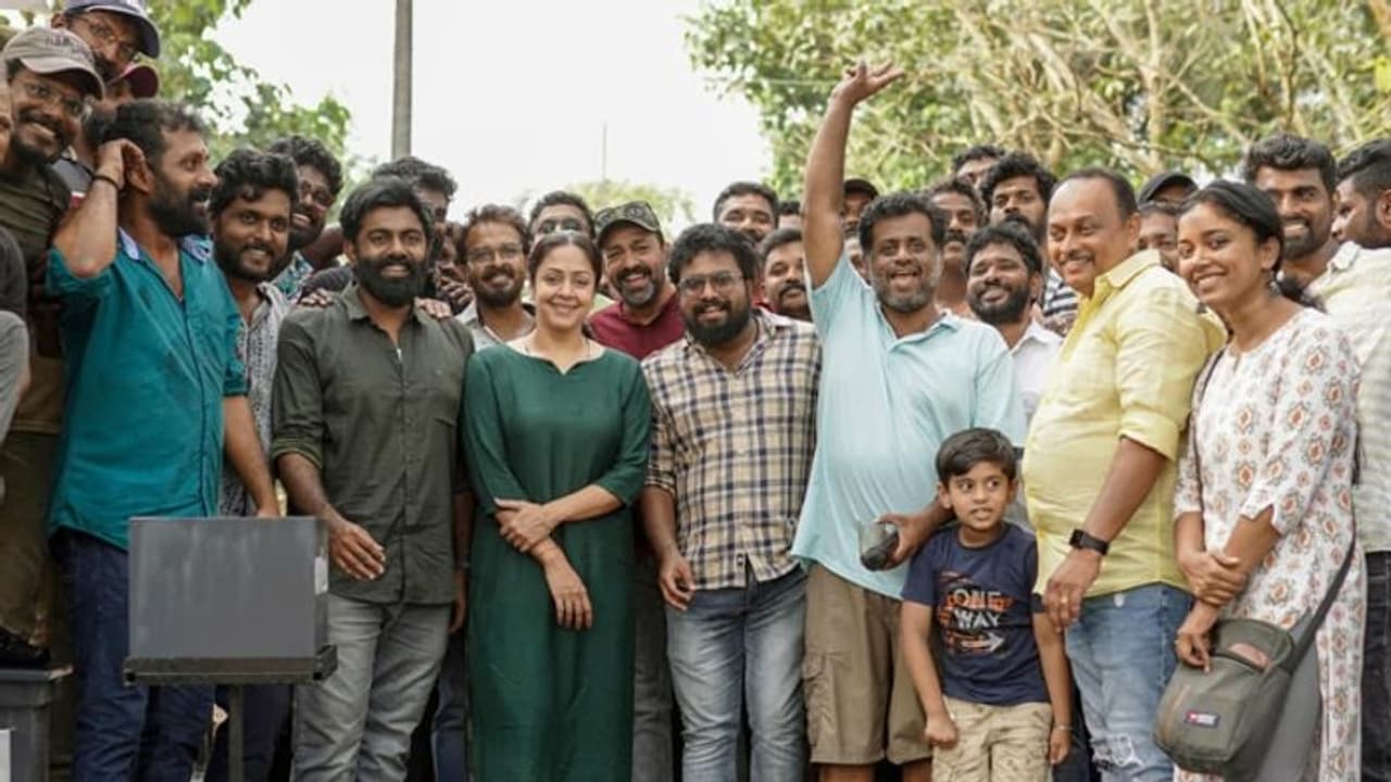 'കാതലി'ലെ തന്റെ ഭാഗം പൂര്ത്തിയാക്കി ജ്യോതിക 'കാതലി'ലെ തന്റെ ഭാഗം പൂര്ത്തിയാക്കി ജ്യോതിക