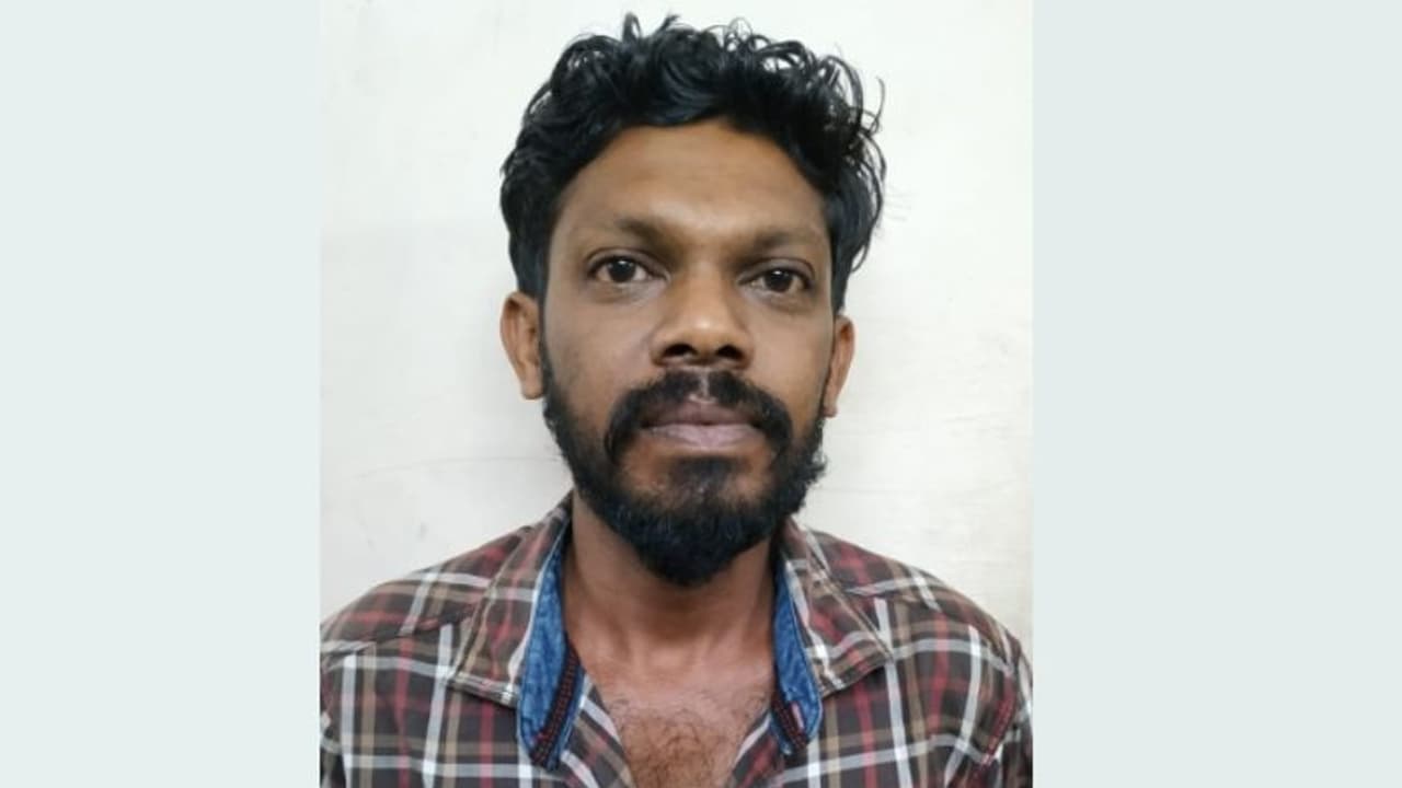 സ്കൂൾ യൂണിഫോമിൽ പെൺകുട്ടിയെ തട്ടിക്കൊണ്ടുപോയി പീഡിപ്പിച്ചു, റെയിൽവേ സ്റ്റേഷനിൽ ഉപേക്ഷിച്ചു കടന്നു, അറസ്റ്റ്