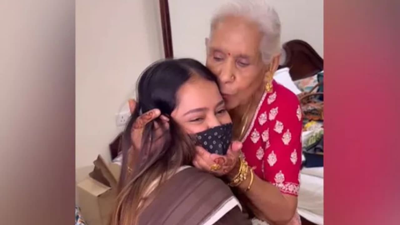 ഒരുക്കി സുന്ദരിയാക്കിയ മേക്കപ്പ് ആര്‍ട്ടിസ്റ്റിനെ ആലിംഗനം ചെയ്ത് വയോധിക; വൈറലായി വീഡിയോ 