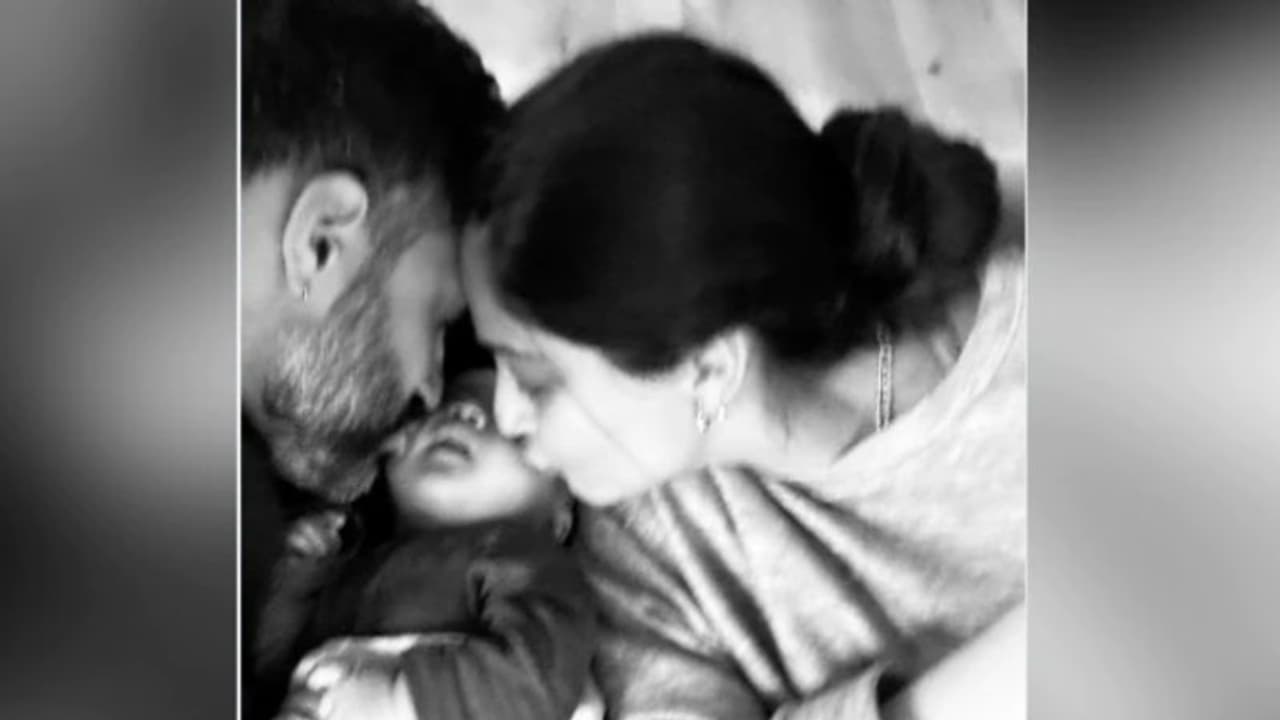 മകനൊപ്പം യാത്ര ചെയ്യുന്ന സോനവും ആനന്ദ് അഹൂജയും; മനോഹരം ഈ വീഡിയോ മകനൊപ്പം യാത്ര ചെയ്യുന്ന സോനവും ആനന്ദ് അഹൂജയും; മനോഹരം ഈ വീഡിയോ