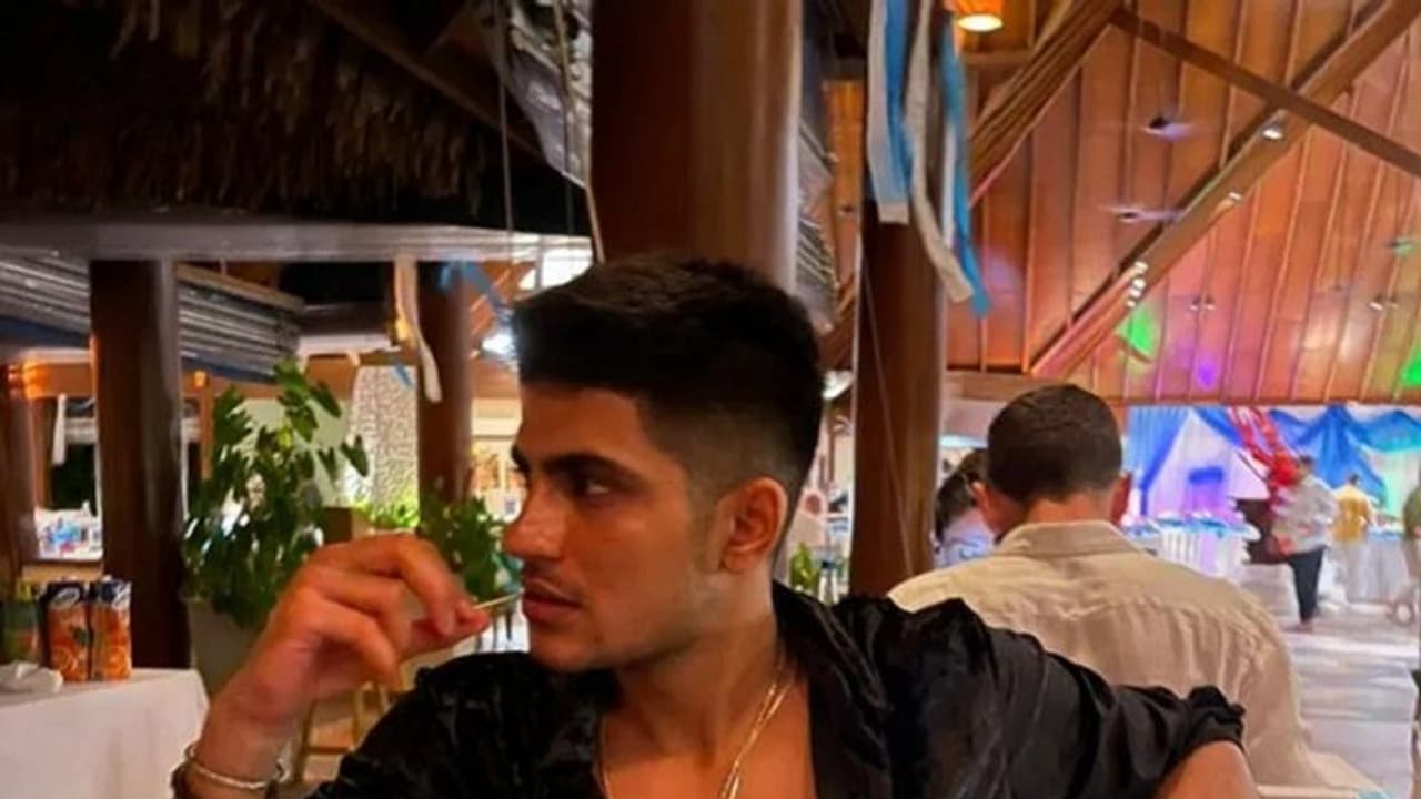 ಊರ್ವಶಿಗೆ ಕೀಟಲೆ ಮಾಡಲು ಯಾರಾದರೂ ಬೇಕು: ರಿಷಭ್ ಪಂತ್ ಪರ ಬ್ಯಾಟ್ ಬೀಸಿದ ಶುಭ್ಮನ್ ಗಿಲ್ ಊರ್ವಶಿಗೆ ಕೀಟಲೆ ಮಾಡಲು ಯಾರಾದರೂ ಬೇಕು: ರಿಷಭ್ ಪಂತ್ ಪರ ಬ್ಯಾಟ್ ಬೀಸಿದ ಶುಭ್ಮನ್ ಗಿಲ್