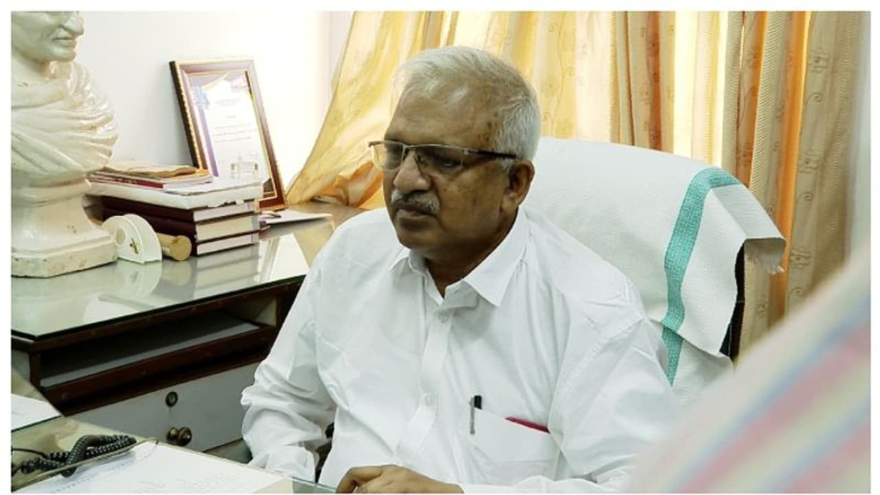 'വാങ്ങുന്ന കാർ കടന്ന് ഒരു ബുള്ളറ്റ് വരുമോയെന്ന് ഭയന്ന് ജീവിക്കേണ്ട അവസ്ഥയില്ല', വിശദീകരണവുമായി പി ജയരാജന് 'വാങ്ങുന്ന കാർ കടന്ന് ഒരു ബുള്ളറ്റ് വരുമോയെന്ന് ഭയന്ന് ജീവിക്കേണ്ട അവസ്ഥയില്ല', വിശദീകരണവുമായി പി ജയരാജന്