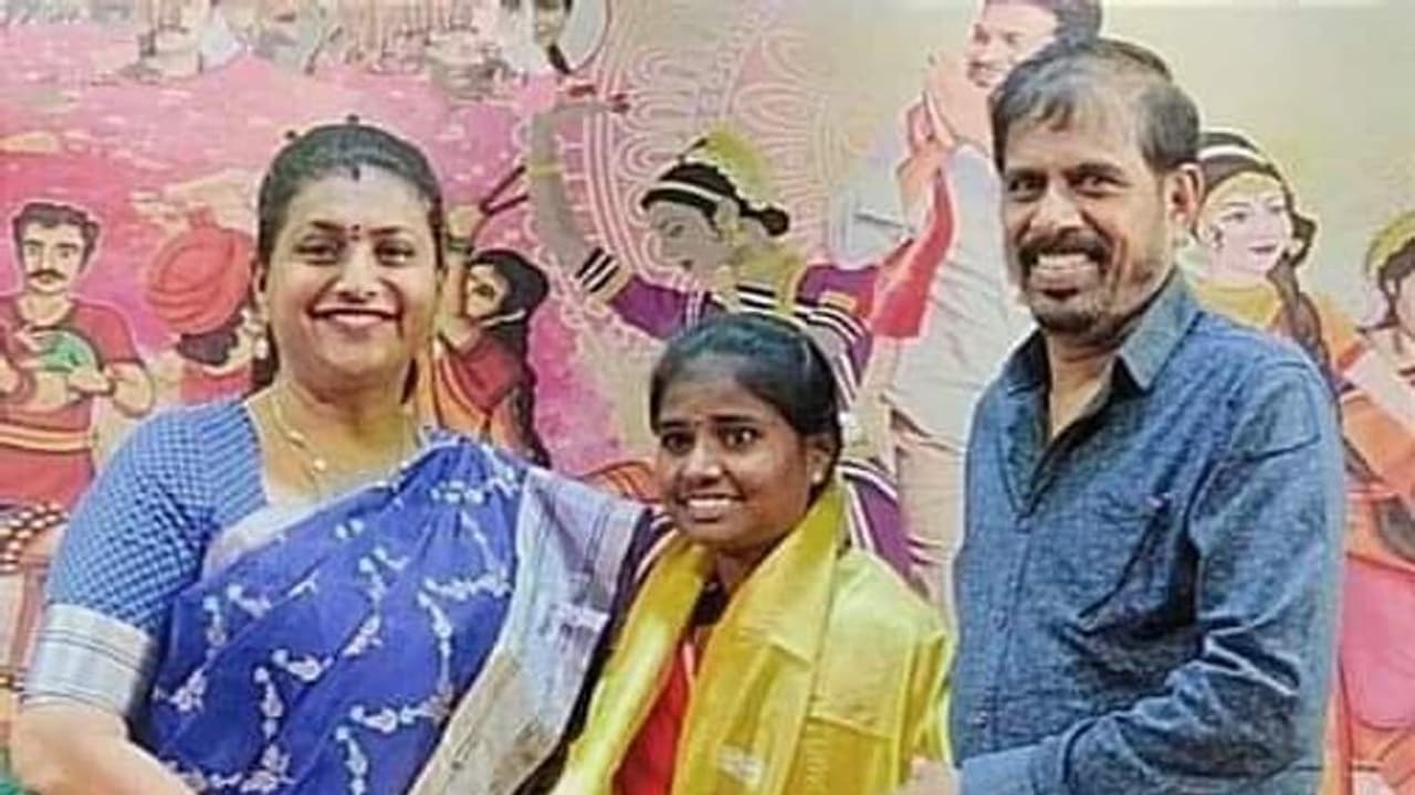 பெற்றோரை இழந்த பெண்ணை தத்தெடுத்த மருத்துவ கனவை நிஜமாக்கிய ரோஜா.! குவியும் வாழ்த்து.!