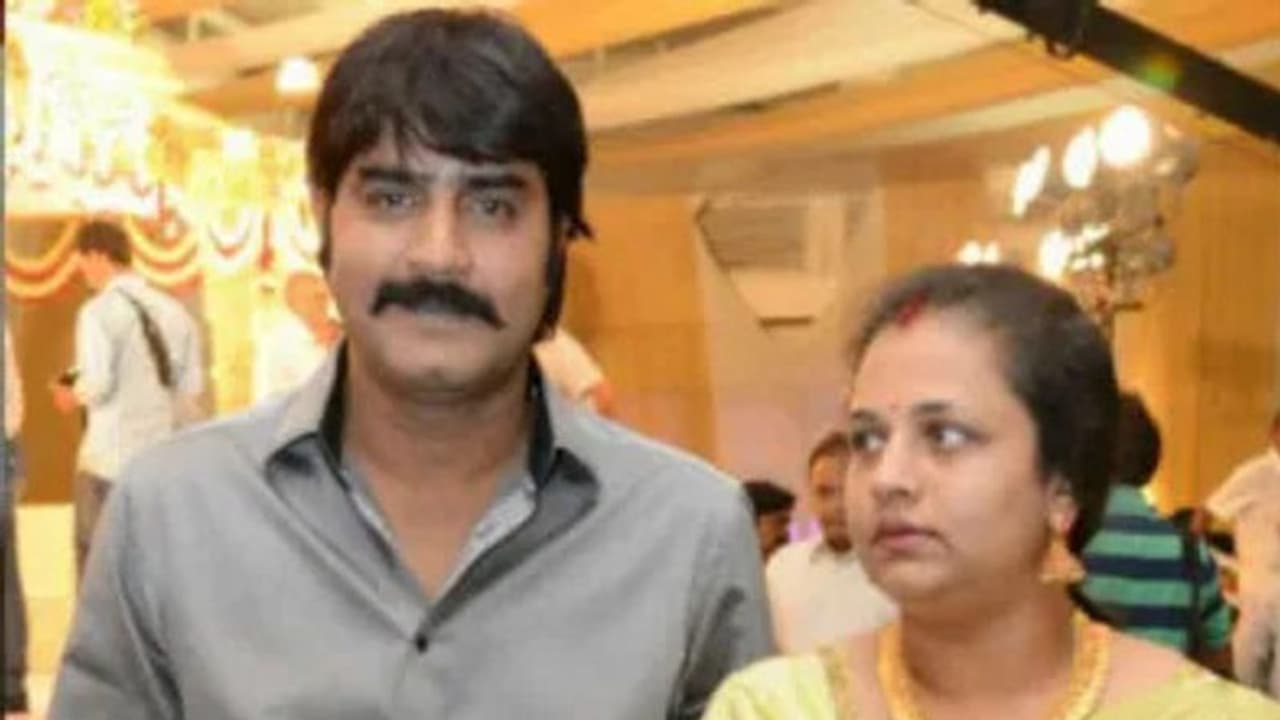 ఆ న్యూస్ విని షాక్ అయ్యాను.. నచ్చినట్టు రాసేస్తున్నారు... సోషల్ మీడియాపై హీరో శ్రీకాంత్ ఫైర్ ఆ న్యూస్ విని షాక్ అయ్యాను.. నచ్చినట్టు రాసేస్తున్నారు... సోషల్ మీడియాపై హీరో శ్రీకాంత్ ఫైర్