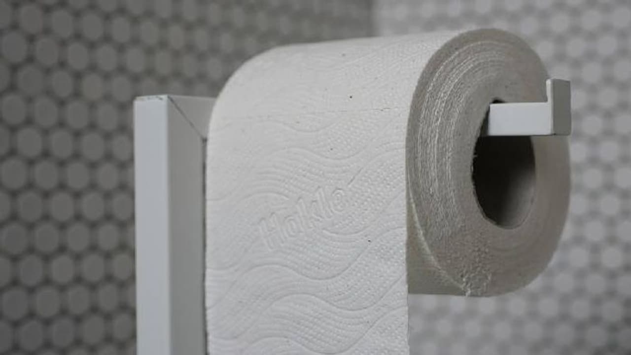 യുവാക്കളെ ആത്മഹത്യയിൽ നിന്ന് രക്ഷിക്കണം, ടോയ്ലെറ്റ് പേപ്പറുകൾ ഇങ്ങനെ ഉപയോഗിക്കാൻ ജപ്പാൻ യുവാക്കളെ ആത്മഹത്യയിൽ നിന്ന് രക്ഷിക്കണം, ടോയ്ലെറ്റ് പേപ്പറുകൾ ഇങ്ങനെ ഉപയോഗിക്കാൻ ജപ്പാൻ