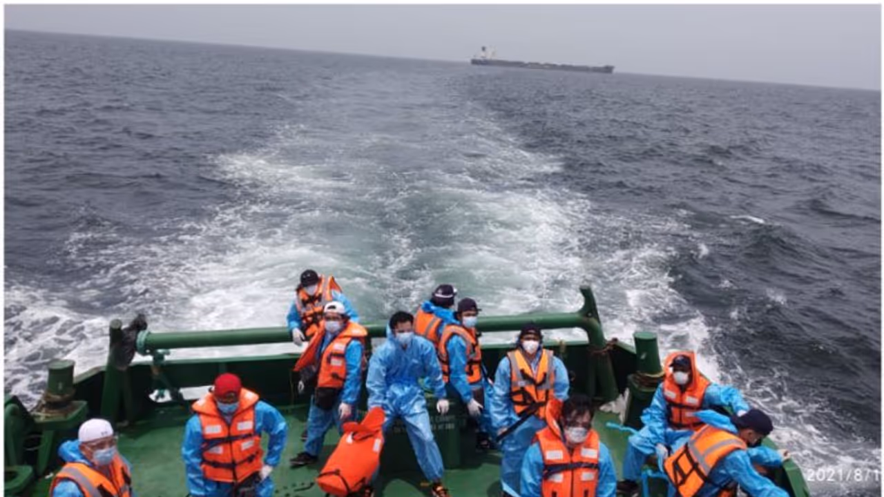 വിഴിഞ്ഞത്ത് ക്രൂ ചേയ്ഞ്ചിംഗ് അനുവദിക്കാൻ തടസം ഐഎസ്പിഎസ് കോഡ് ഇല്ലാത്തത്; സംസ്ഥാന സര്ക്കാറിന് കോടികളുടെ നഷ്ടം വിഴിഞ്ഞത്ത് ക്രൂ ചേയ്ഞ്ചിംഗ് അനുവദിക്കാൻ തടസം ഐഎസ്പിഎസ് കോഡ് ഇല്ലാത്തത്; സംസ്ഥാന സര്ക്കാറിന് കോടികളുടെ നഷ്ടം