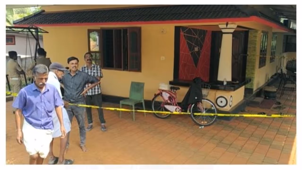 ഒറ്റപ്പാലത്ത് അമ്മയെ കഴുത്തറുത്ത് കൊന്ന് മകന് ആത്മഹത്യ ചെയ്തു ഒറ്റപ്പാലത്ത് അമ്മയെ കഴുത്തറുത്ത് കൊന്ന് മകന് ആത്മഹത്യ ചെയ്തു