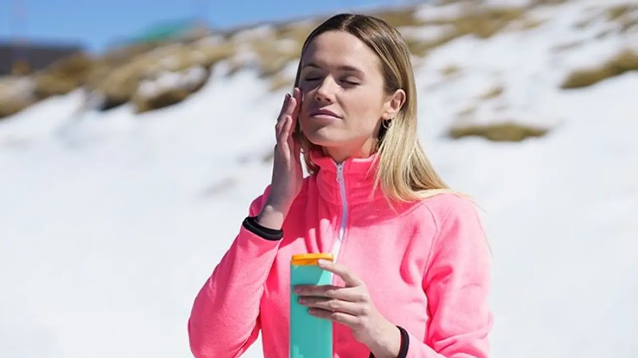 5 reasons you should wear sunscreen even during winters