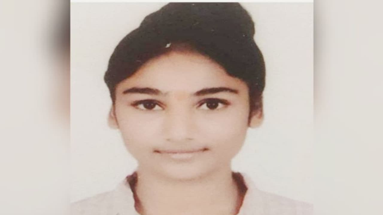 जयपुर की बड़ी खबरः सब्जी लेने गई कांग्रेस नेता की बेटी दिनदहाड़े किडनैप, बाजार में मिली सिर्फ स्कूटी जयपुर की बड़ी खबरः सब्जी लेने गई कांग्रेस नेता की बेटी दिनदहाड़े किडनैप, बाजार में मिली सिर्फ स्कूटी