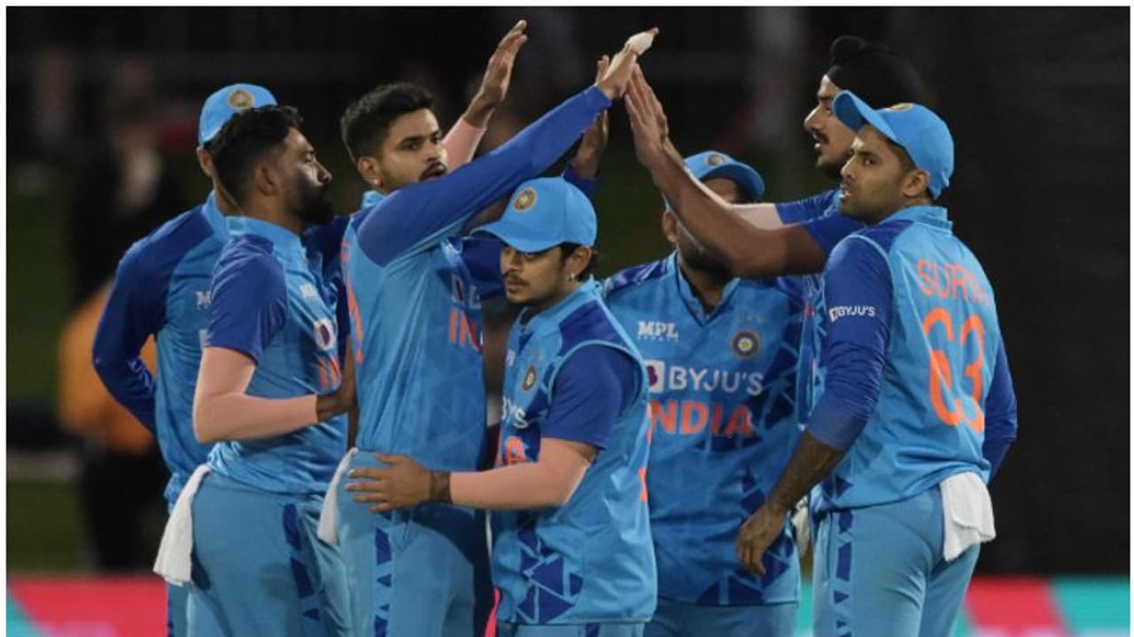 NZ vs IND:கான்வே, ஃபிலிப்ஸ் அரைசதம்; டெத் ஓவரில் சிராஜ், அர்ஷ்தீப் அசத்தல் பவுலிங்! இந்தியாவிற்கு எளிய இலக்கு NZ vs IND:கான்வே, ஃபிலிப்ஸ் அரைசதம்; டெத் ஓவரில் சிராஜ், அர்ஷ்தீப் அசத்தல் பவுலிங்! இந்தியாவிற்கு எளிய இலக்கு