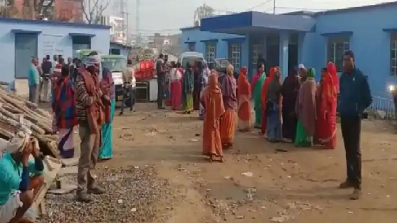 जरा सी चूक और बिखर गया परिवार, नहर में तेज रफ़्तार कार पलटने से पति पत्नी समेत तीन की मौत जरा सी चूक और बिखर गया परिवार, नहर में तेज रफ़्तार कार पलटने से पति पत्नी समेत तीन की मौत