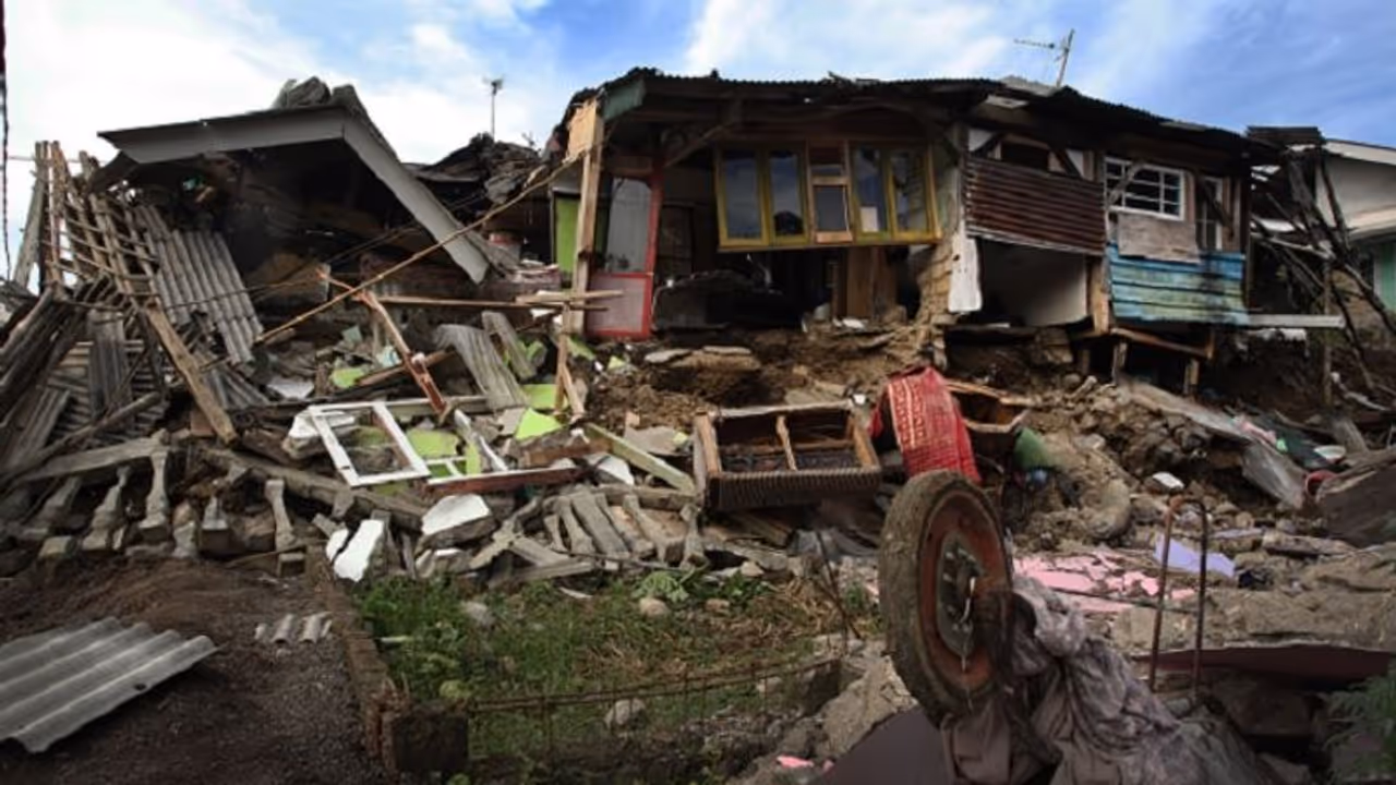 'India stands with Indonesia': PM Modi condoles loss of lives after earthquake kills over 160 'India stands with Indonesia': PM Modi condoles loss of lives after earthquake kills over 160