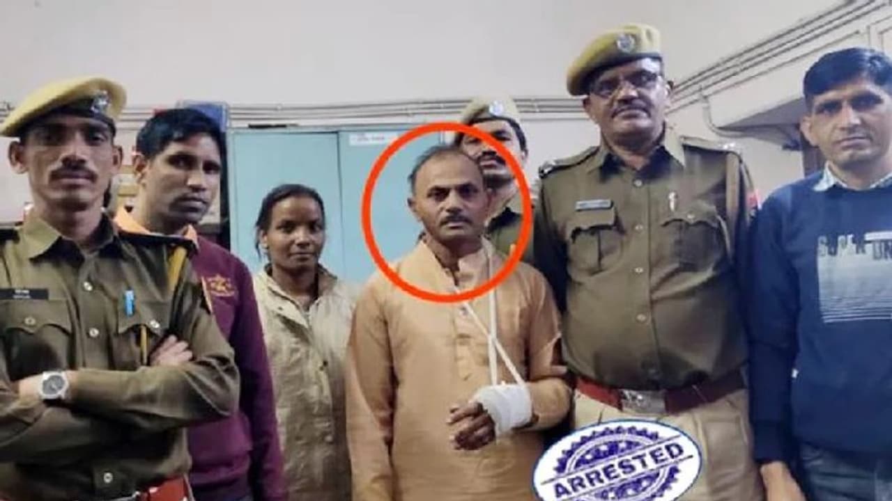 डबल मर्डर की कहानी रूह कंपा देगी: संबंध बनाते कपल पर तांत्रिक ने उड़ेली 50 फेवीक्विक, मौत के बाद भी चिपके रहे डबल मर्डर की कहानी रूह कंपा देगी: संबंध बनाते कपल पर तांत्रिक ने उड़ेली 50 फेवीक्विक, मौत के बाद भी चिपके रहे