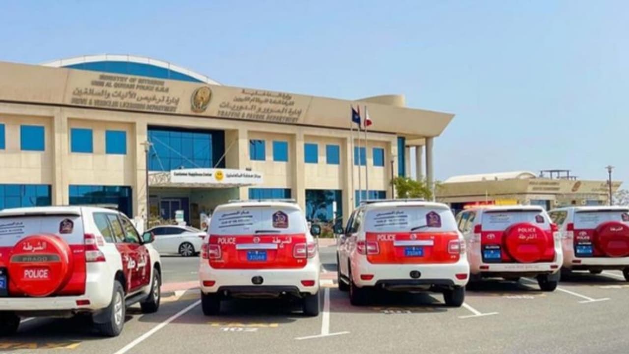 യുഎഇയില് പൊലീസ് ചമഞ്ഞ് വാഹനം തടഞ്ഞുനിര്ത്തി മോഷണം; നാല് പേര് പിടിയില് യുഎഇയില് പൊലീസ് ചമഞ്ഞ് വാഹനം തടഞ്ഞുനിര്ത്തി മോഷണം; നാല് പേര് പിടിയില്