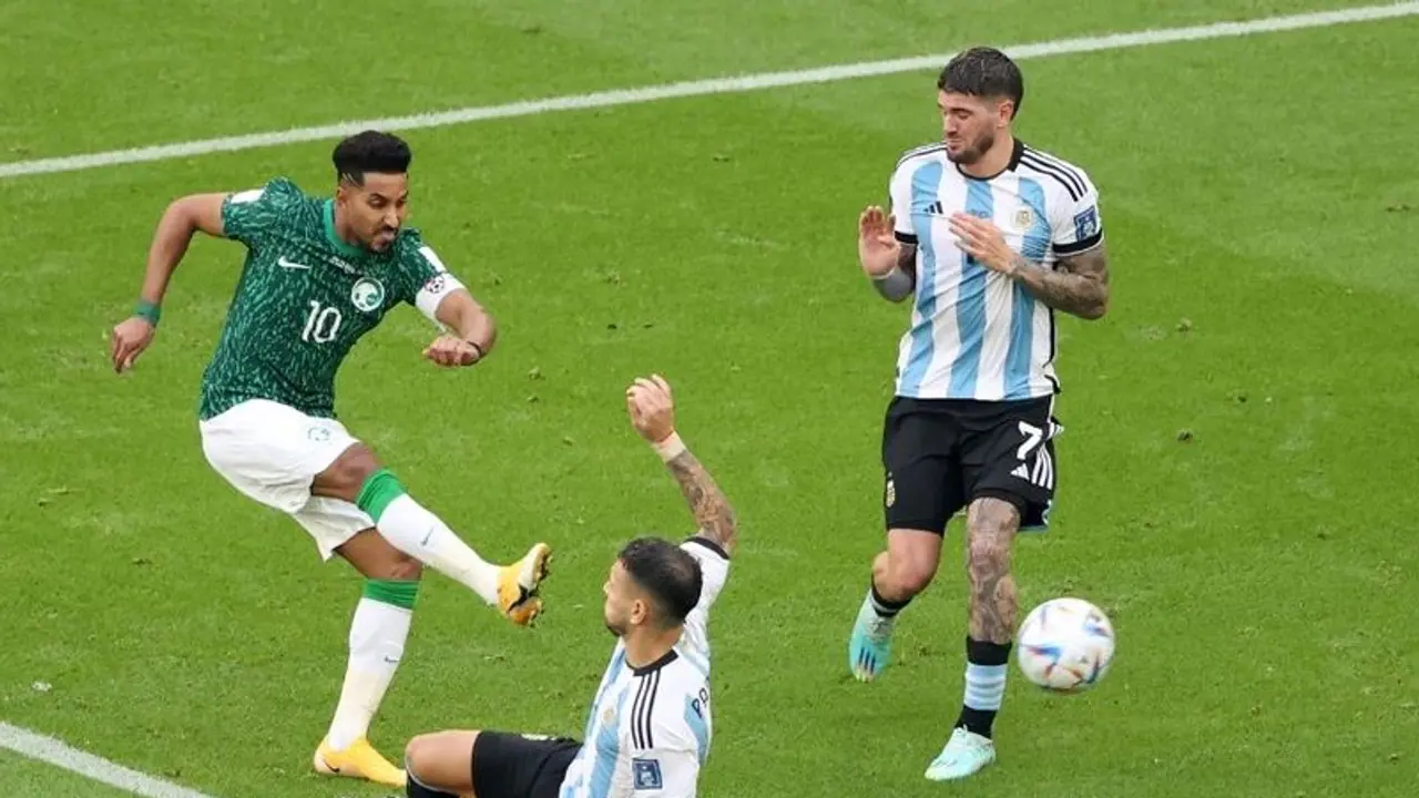 FIFA World Cup 2022: सउदी अरब ने थामा अर्जेंटीना का विजय रथ, 36 जीत के बाद कतर में मिली गजब की हार FIFA World Cup 2022: सउदी अरब ने थामा अर्जेंटीना का विजय रथ, 36 जीत के बाद कतर में मिली गजब की हार