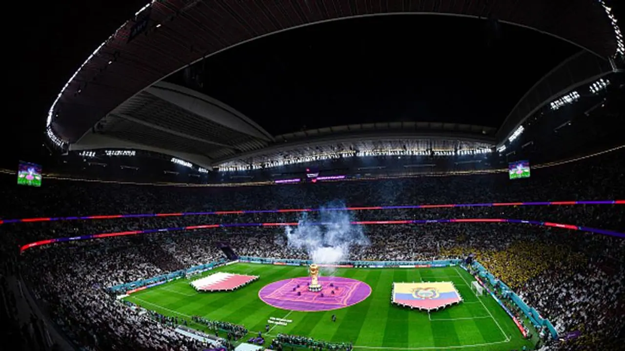 FIFA World Cup 2022: கடும் கட்டுப்பாடுகளால் கடுப்பான ரசிகர்கள்! காசு கொடுத்து போலியாக கூட்டம் சேர்த்த கத்தார்?