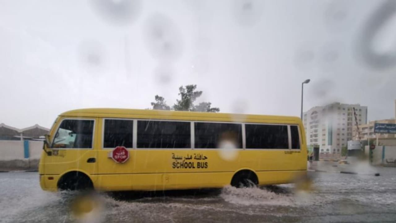 യുഎഇയുടെ വിവിധ ഭാഗങ്ങളില്‍ കനത്ത മഴ; യെല്ലോ, ഓറഞ്ച് അലെര്‍ട്ടുകള്‍ പ്രഖ്യാപിച്ച് അധികൃതര്‍