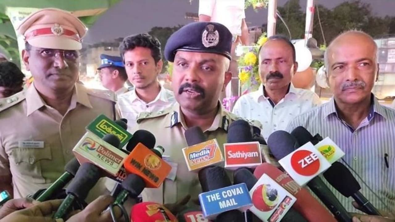 கோட்டை ஈஸ்வரன் கோயில் முன்பு சந்தேக நபர்… முன்னாள் எம்.பி.யின் கருத்து தவறானது… கோவை கமிஷனர் கருத்து!!