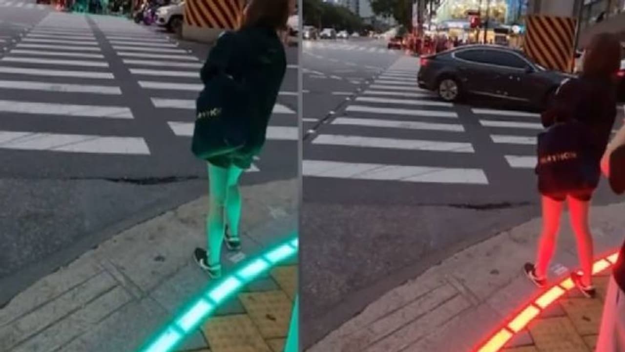 ഫോണിൽ നോക്കി റോഡ് മുറിച്ച് കടക്കുന്നു, അപകടം പതിവ്, പുതിയ പരിഷ്കാരം നടപ്പിലാക്കി ദക്ഷിണ കൊറിയ ഫോണിൽ നോക്കി റോഡ് മുറിച്ച് കടക്കുന്നു, അപകടം പതിവ്, പുതിയ പരിഷ്കാരം നടപ്പിലാക്കി ദക്ഷിണ കൊറിയ