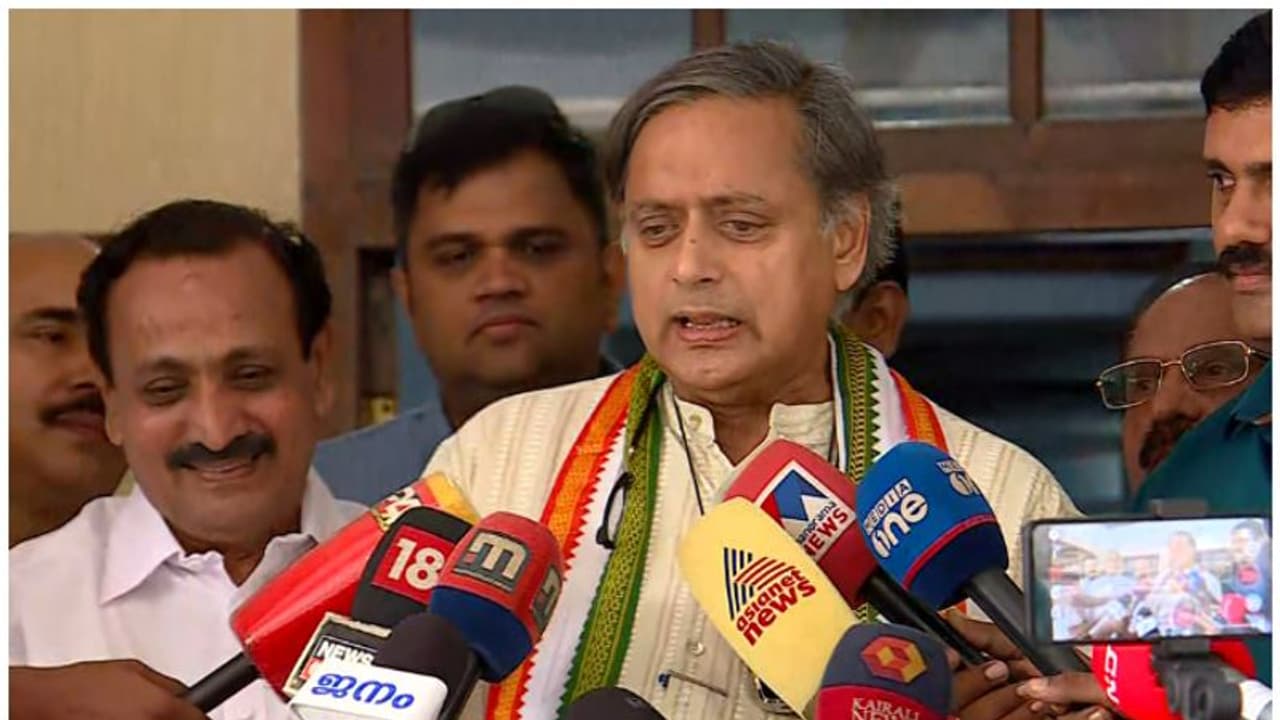 'രണ്ട് എംപിമാർ പൊതുപരിപാടികളിൽ പങ്കെടുക്കുന്നതിൽ ആർക്ക് വിഷമം?' വിഭാഗീയത ആരോപണത്തിനെതിരെ തരൂർ 'രണ്ട് എംപിമാർ പൊതുപരിപാടികളിൽ പങ്കെടുക്കുന്നതിൽ ആർക്ക് വിഷമം?' വിഭാഗീയത ആരോപണത്തിനെതിരെ തരൂർ