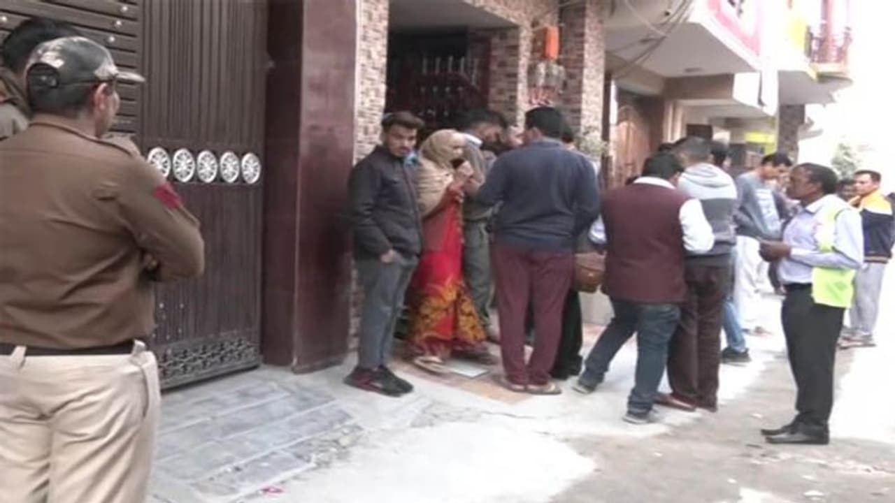 Palam Murder Case: दिल्ली से सामने आया एक और हैवान, बेरहमी से अपने पूरे परिवार को कर दिया खत्म Palam Murder Case: दिल्ली से सामने आया एक और हैवान, बेरहमी से अपने पूरे परिवार को कर दिया खत्म