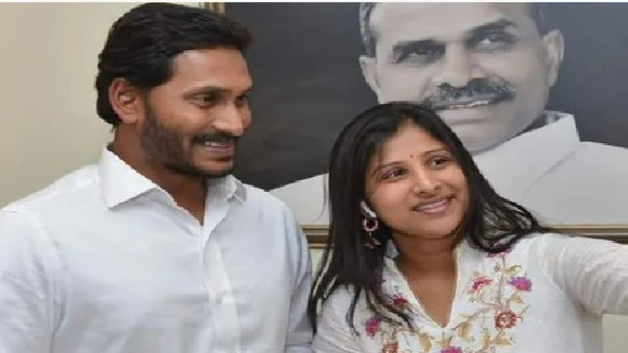 ఎస్వీబీసీ ఛానల్ సలహాదారుగా మంగ్లీ,.. గౌరవం వేతనం ఎంతో తెలుసా..? ఎస్వీబీసీ ఛానల్ సలహాదారుగా మంగ్లీ,.. గౌరవం వేతనం ఎంతో తెలుసా..?