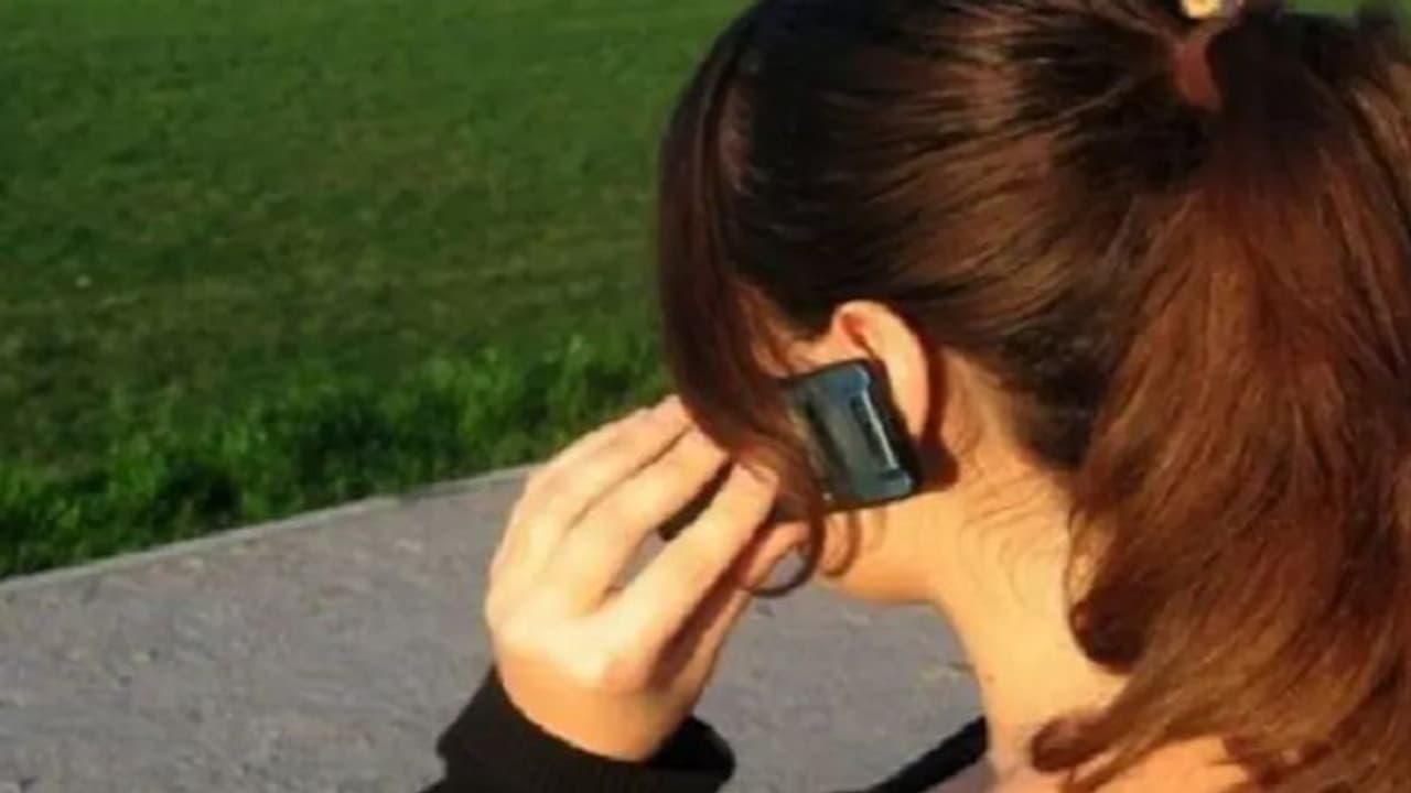 नाराज गर्लफ्रेंड फोन पर नहीं कर रही थी बात, प्रेमी ने पेट्रोल डालकर लगा दी आग, खुद भी झुलसा नाराज गर्लफ्रेंड फोन पर नहीं कर रही थी बात, प्रेमी ने पेट्रोल डालकर लगा दी आग, खुद भी झुलसा