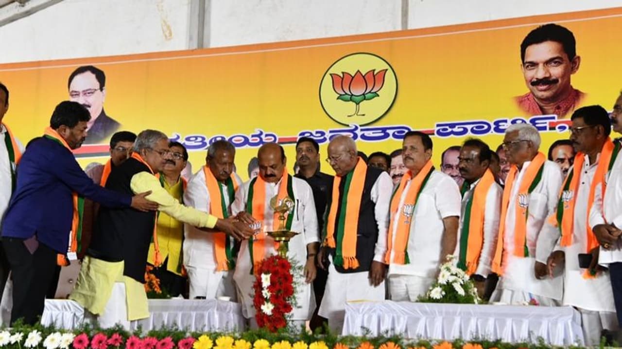 Jana Sankalpa Yatre: ವರ್ಷದೊಳಗೆ 4 ಕೋಟಿ ಜನರಿಗೆ ಆರೋಗ್ಯ ಕಾರ್ಡ್ ವಿತರಣೆ: ಸಿಎಂ ಬೊಮ್ಮಾಯಿ Jana Sankalpa Yatre: ವರ್ಷದೊಳಗೆ 4 ಕೋಟಿ ಜನರಿಗೆ ಆರೋಗ್ಯ ಕಾರ್ಡ್ ವಿತರಣೆ: ಸಿಎಂ ಬೊಮ್ಮಾಯಿ