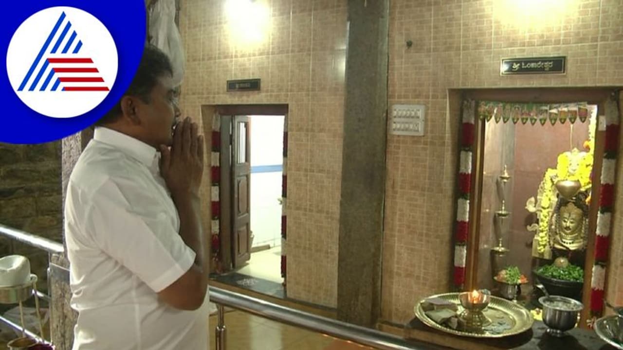 ಶಾಸಕರ ಹಲ್ಲೆಗೆ ತನ್ನ ಕೈವಾಡವಿಲ್ಲವೆಂದು ಪ್ರಮಾಣ ಮಾಡಿದ ಟಿಕೆಟ್ ಆಕಾಂಕ್ಷಿ ಶಾಸಕರ ಹಲ್ಲೆಗೆ ತನ್ನ ಕೈವಾಡವಿಲ್ಲವೆಂದು ಪ್ರಮಾಣ ಮಾಡಿದ ಟಿಕೆಟ್ ಆಕಾಂಕ್ಷಿ