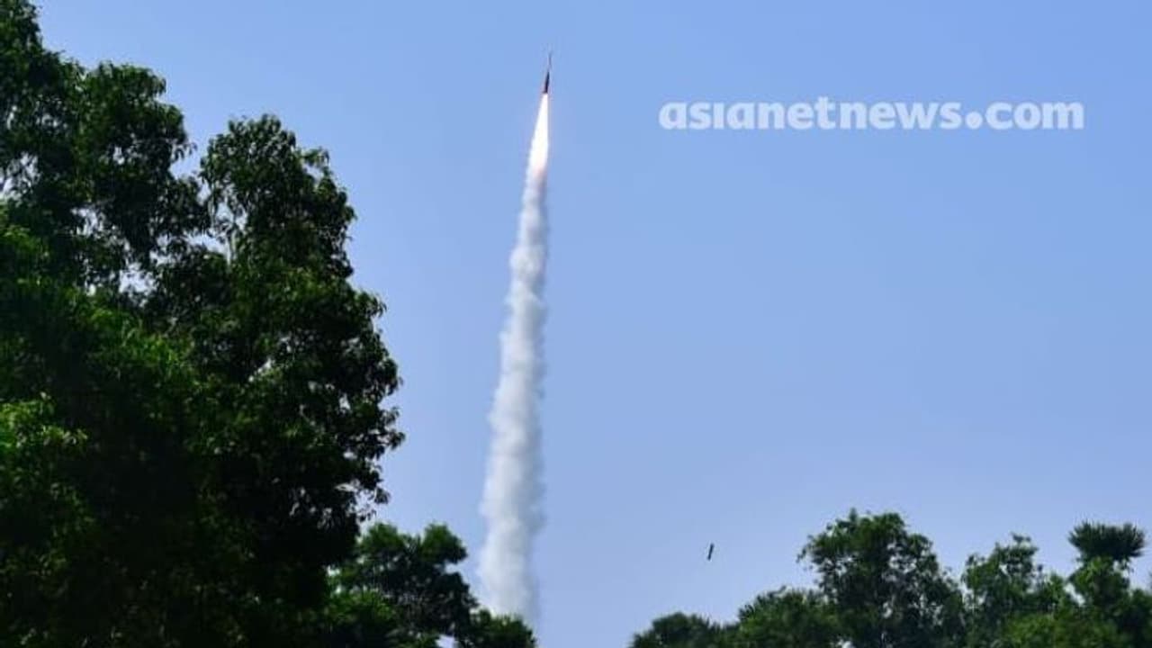 തോൽവിയറിയാതെ തുടർച്ചയായ ഇരുന്നൂറ് തവണ; തുടർവിക്ഷേപണ വിജയത്തില്‍ ചരിത്രം കുറിച്ച് 'രോഹിണി 200'