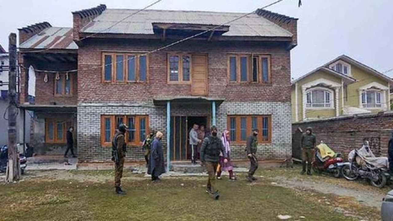 ಉಗ್ರ ಜಮಾತ್ಗೆ ಆರ್ಥಿಕ ಪೆಟ್ಟು; 90 ಕೋಟಿ ಮೌಲ್ಯದ ಸ್ವತ್ತು ವಶಕ್ಕೆ: ಕಾಶ್ಮೀರದ 3 ಜಿಲ್ಲೆ ಸ್ಥಳೀಯ ಉಗ್ರ ಮುಕ್ತ..! ಉಗ್ರ ಜಮಾತ್ಗೆ ಆರ್ಥಿಕ ಪೆಟ್ಟು; 90 ಕೋಟಿ ಮೌಲ್ಯದ ಸ್ವತ್ತು ವಶಕ್ಕೆ: ಕಾಶ್ಮೀರದ 3 ಜಿಲ್ಲೆ ಸ್ಥಳೀಯ ಉಗ್ರ ಮುಕ್ತ..!