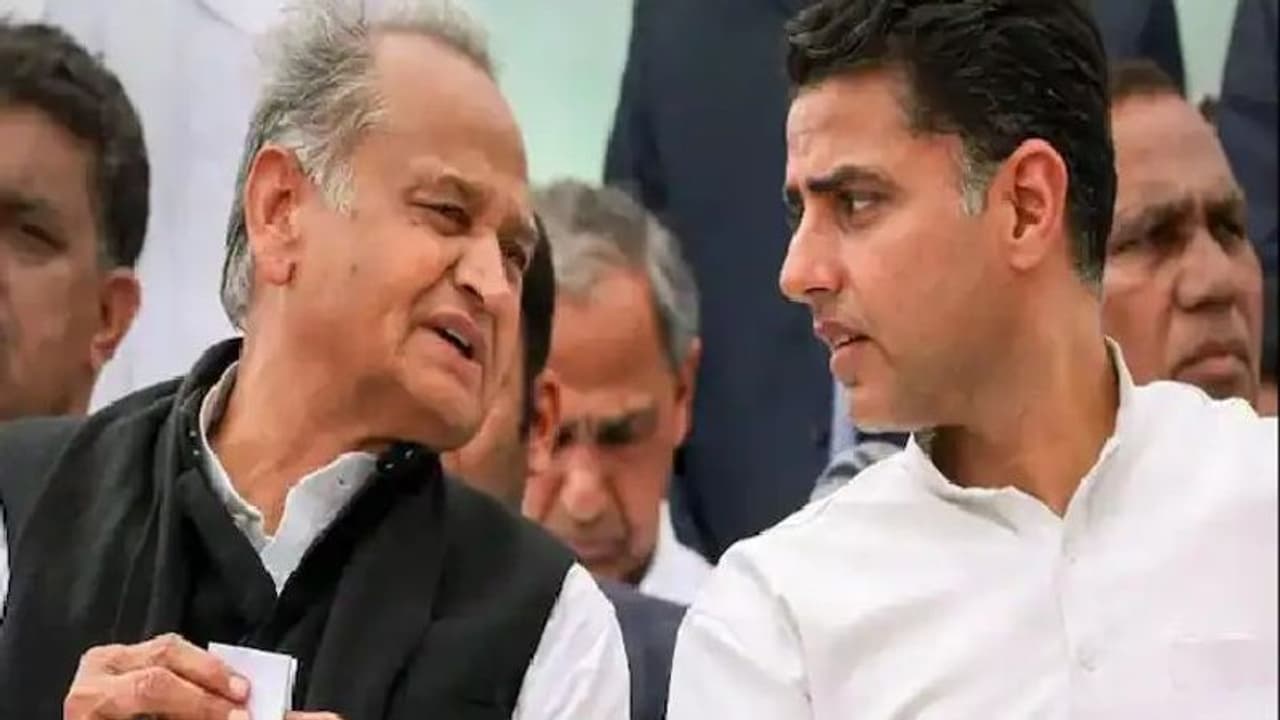 राजस्थान में फिर सियासी बवाल: अशोक गहलोत का पायलट पर अब तक का सबसे बड़ा हमला, कहा गद्दार को CM नहीं बना सकते राजस्थान में फिर सियासी बवाल: अशोक गहलोत का पायलट पर अब तक का सबसे बड़ा हमला, कहा गद्दार को CM नहीं बना सकते