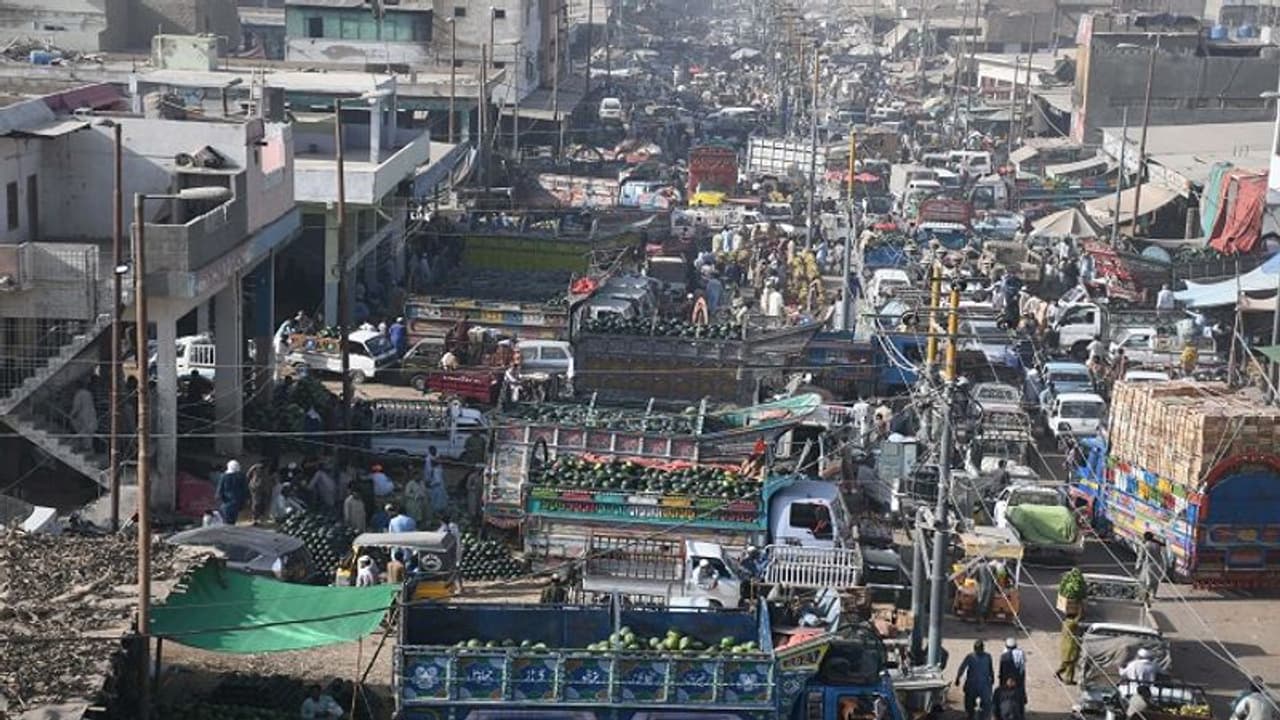 Women vendors from Pakistan's Hindu community struggle to make ends meet in Karachi; check details